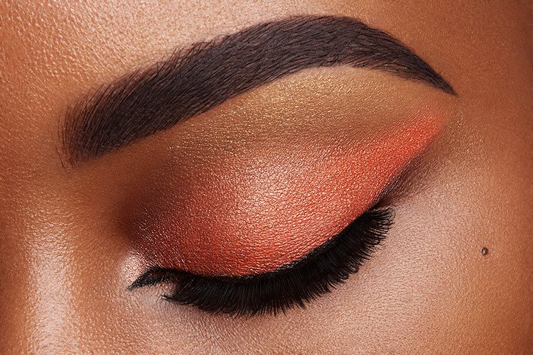 OAP MAKEUP EYES LA PETITE PALETTE MAXIMALIST DAY LOOK DARK SKIN CLOSED